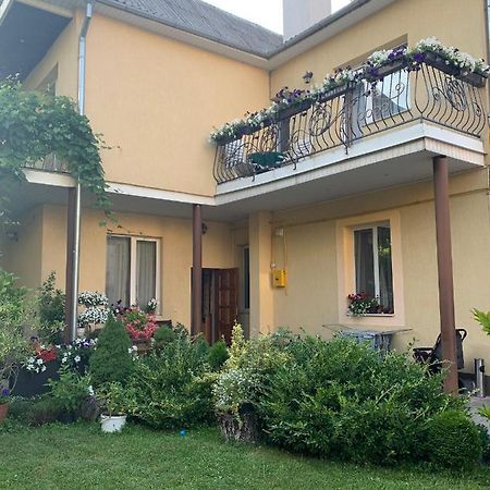 Celebrity Villa Kamianets-Podilskyi Exterior photo