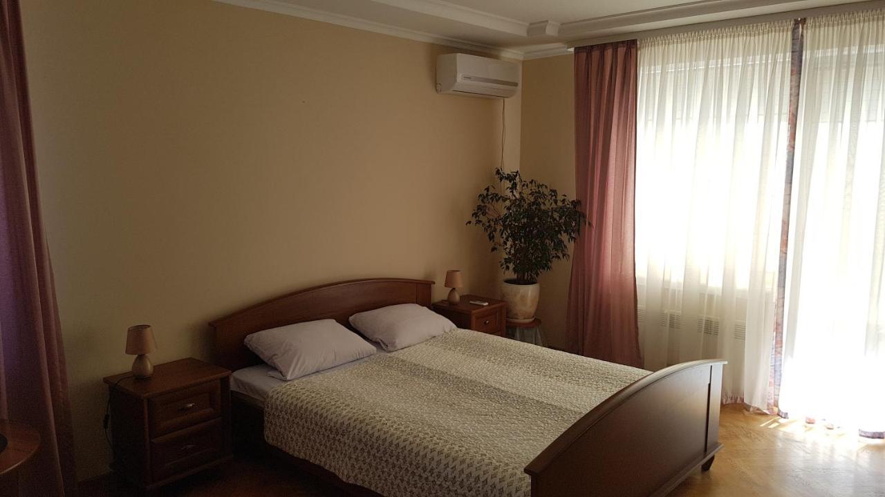 Celebrity Villa Kamianets-Podilskyi Exterior photo