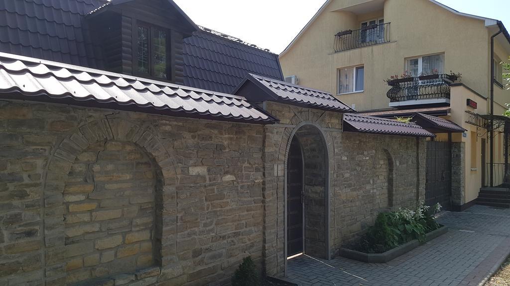 Celebrity Villa Kamianets-Podilskyi Exterior photo