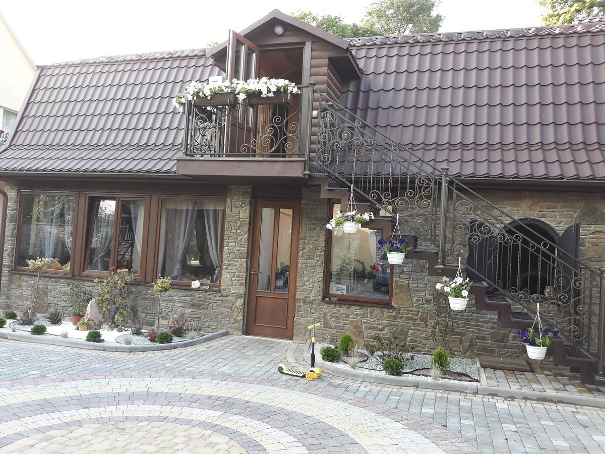 Celebrity Villa Kamianets-Podilskyi Exterior photo